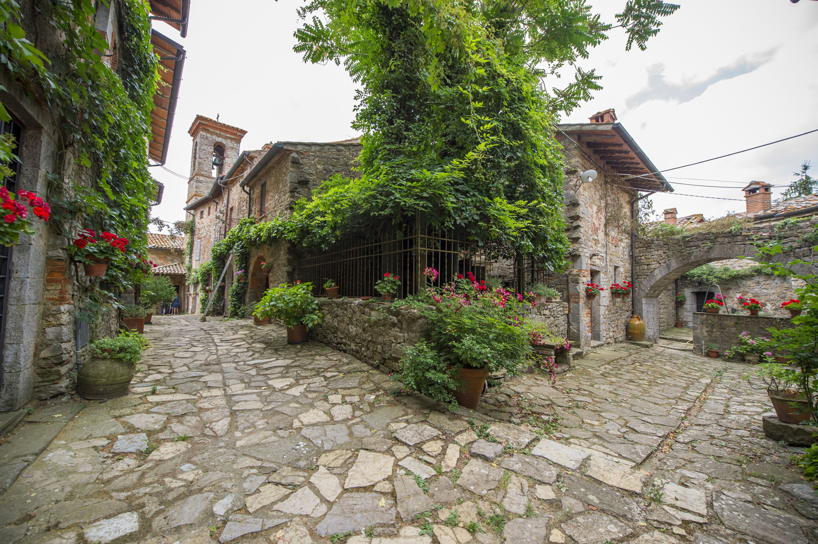 MITTELALTERLICHE DÖRFER  & ALTSTADT - LUXUSHÄUSER IM DORF, HISTORISCHE PALAZZI, HOCHWERTIGE WOHNUNGEN ZUM VERKAUF